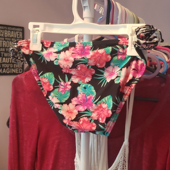 Floral Print Swimsuit Bottoms - Picture 2 of 2